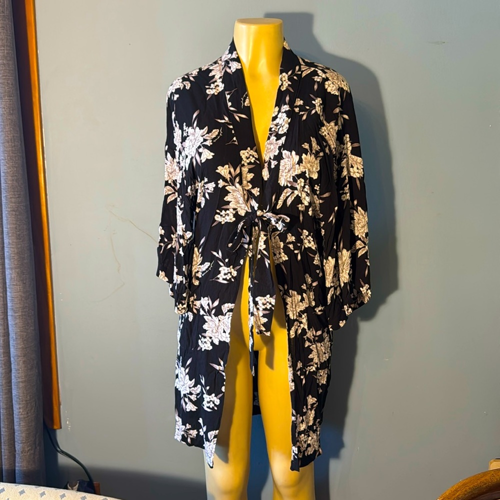 Spiritual Gangster Black And White floral kimono